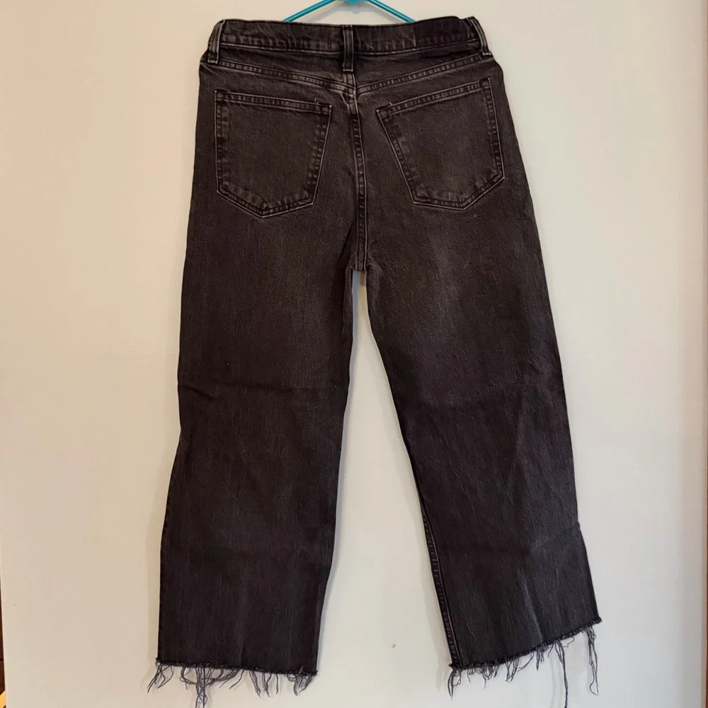 Abercrombie & Fitch Faded Black — 90’s Relaxed High Rise Frayed Hem Cropped Jean - Picture 5 of 7